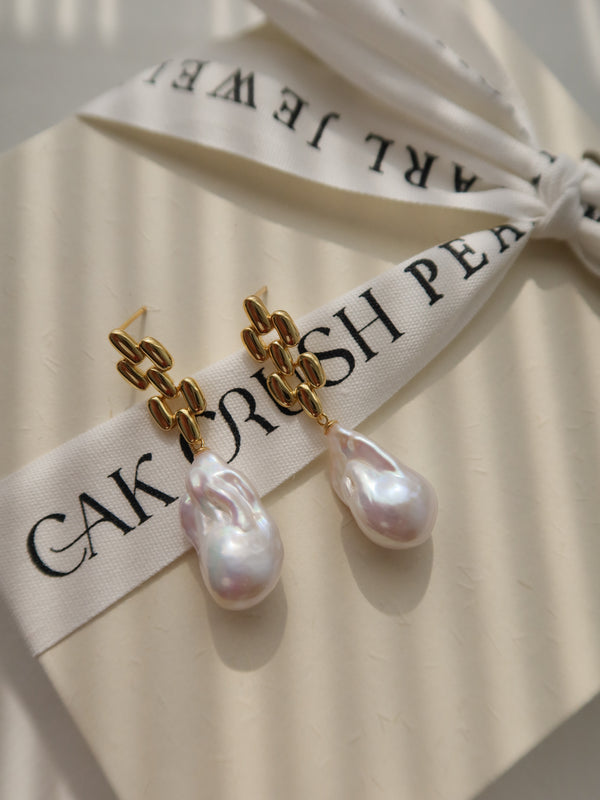 Falling Out Baroque Pearl Earring