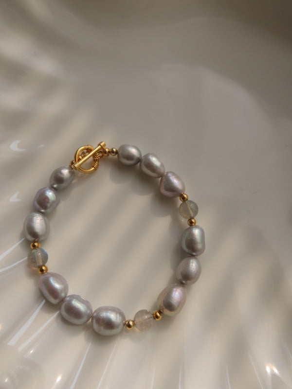 Type Grey Pearl Bracelet