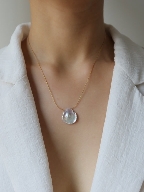 Light Petal Pearl Necklace