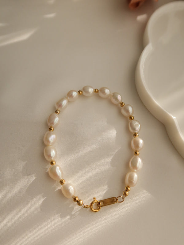 Halsey Pearl Bracelet