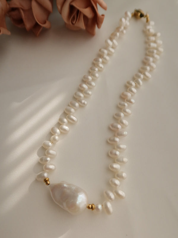 Snack Pearl Necklace